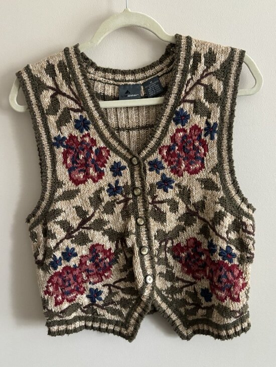 lizwear Sweaters - Liz Wear Sweater Vest Floral Medium Grandma Cottage Cable Knit Tan Pink Green